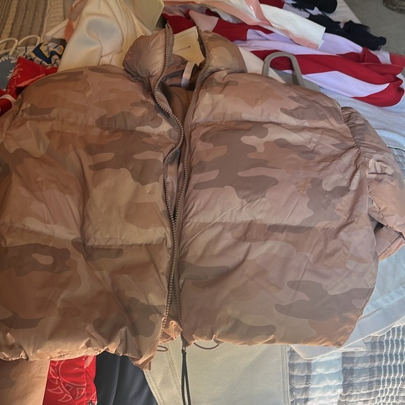Fabletics puffer jacket - Picture 1 of 4